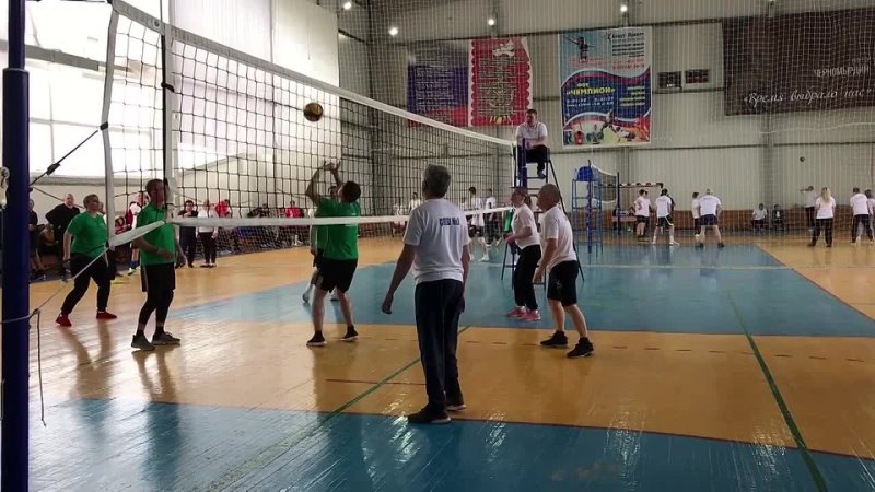 Волейбольные команды предприятий поселка Саракташ встретятся в финальной игре